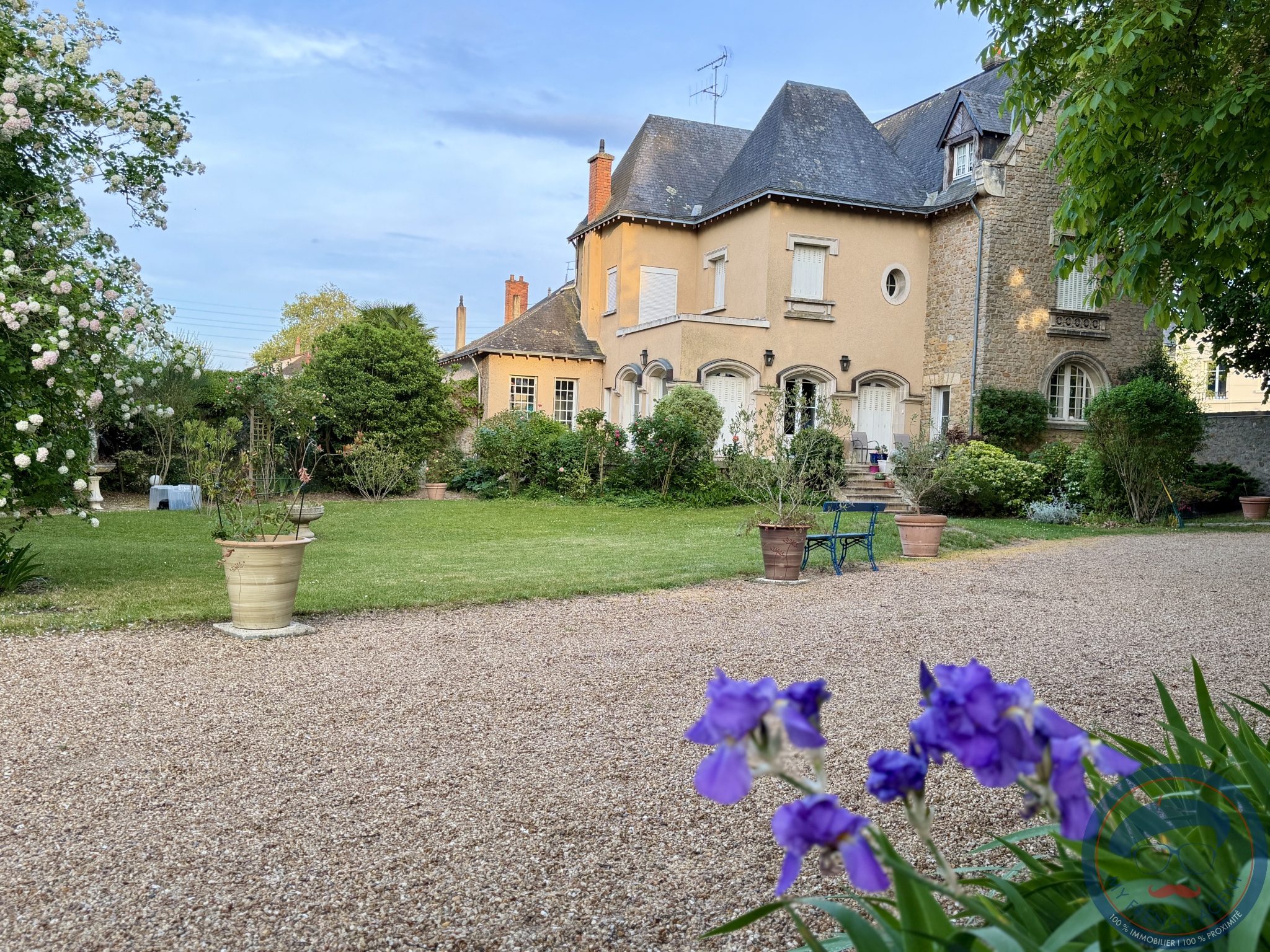 Maison de caractère Hyper centre La Flèche Propriété rar
